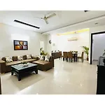 Bluo 2Bhk - Greater Kailash Lift Balcony Parking