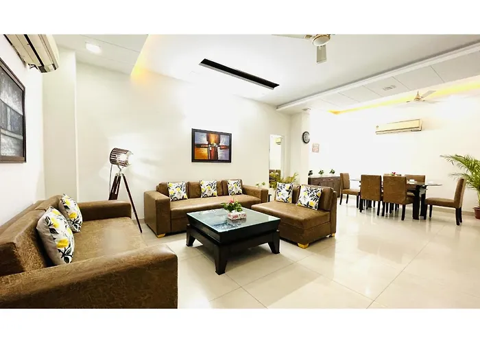 Bluo 2Bhk - Greater Kailash Lift Balcony Parking