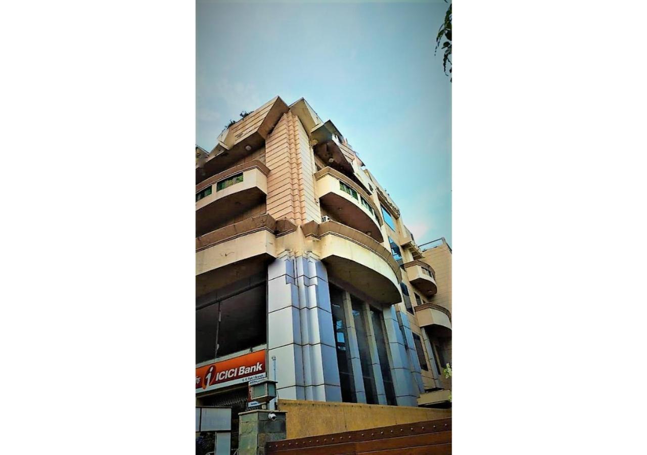 Bluo 2Bhk - Greater Kailash Lift Balcony Parking Apartment *
