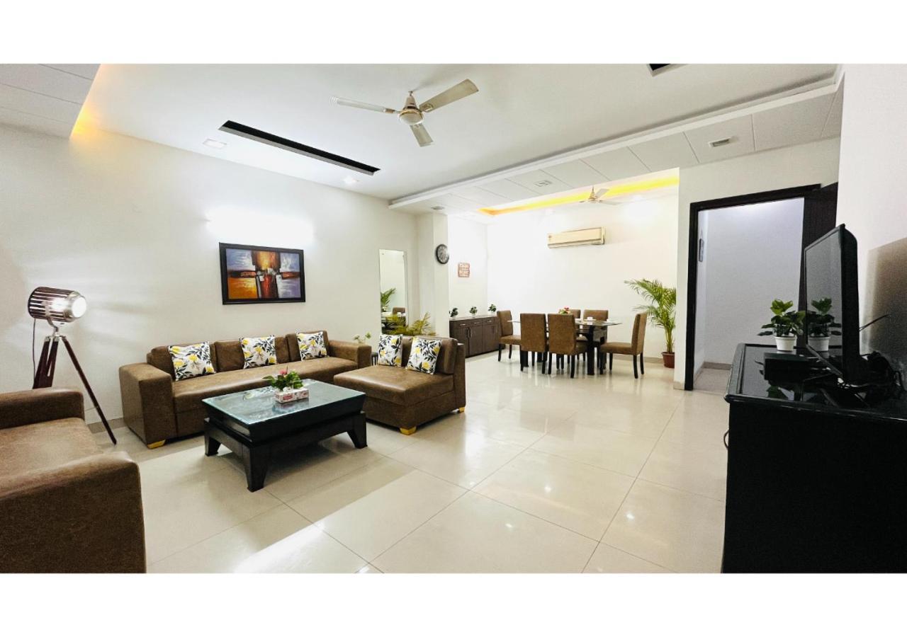 Bluo 2Bhk - Greater Kailash Lift Balcony Parking Apartment New Delhi