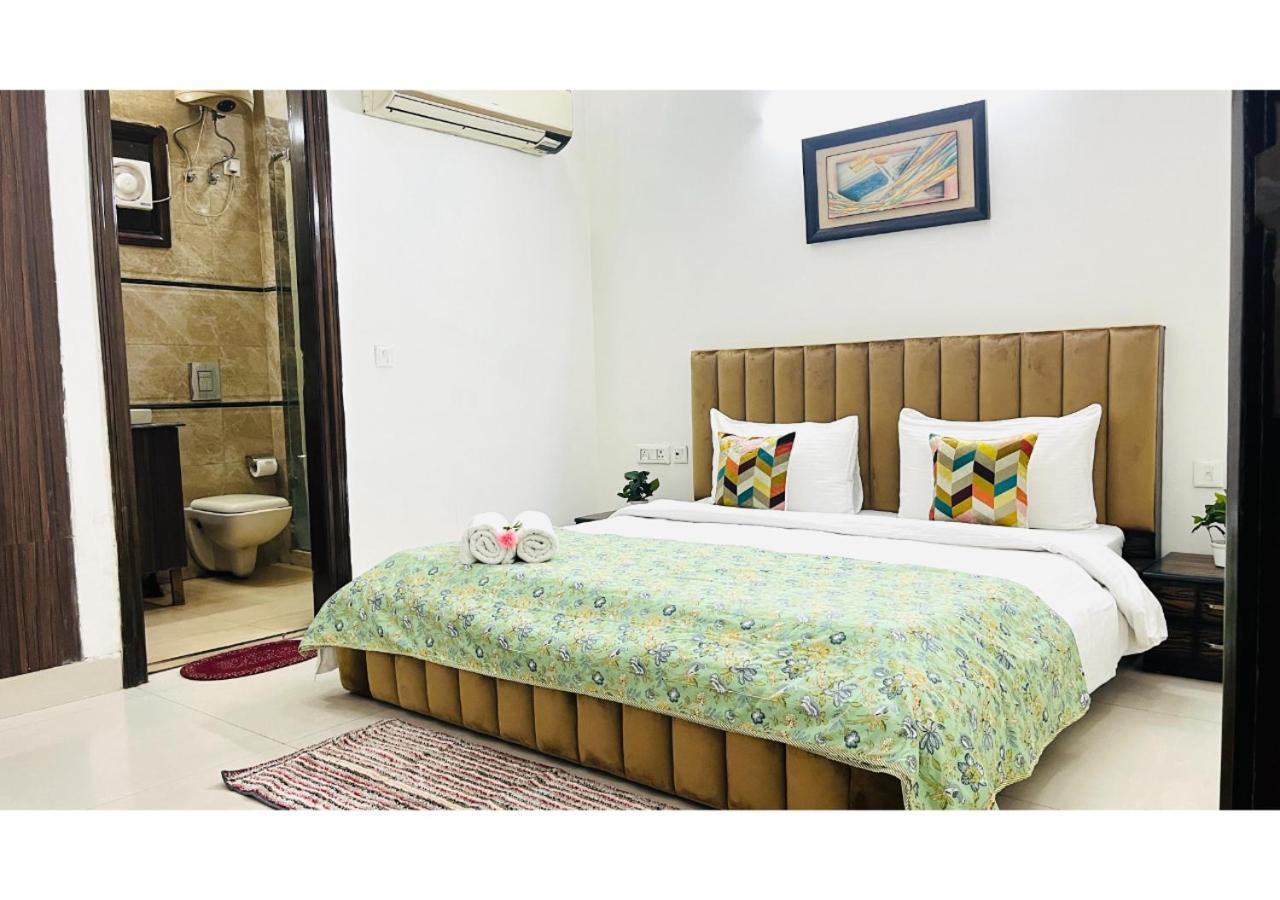 Bluo 2Bhk - Greater Kailash Lift Balcony Parking New Delhi