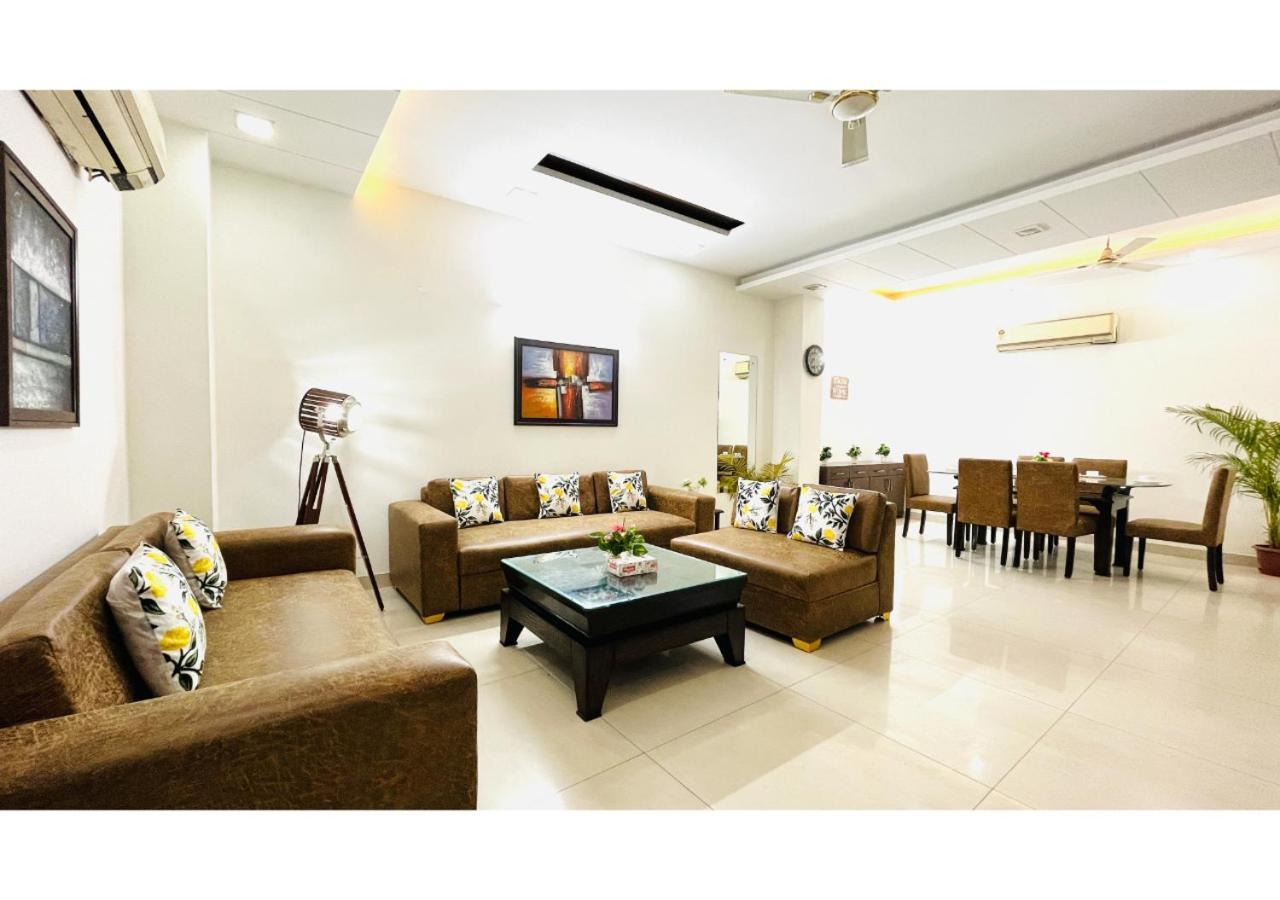 Bluo 2Bhk - Greater Kailash Lift Balcony Parking *
