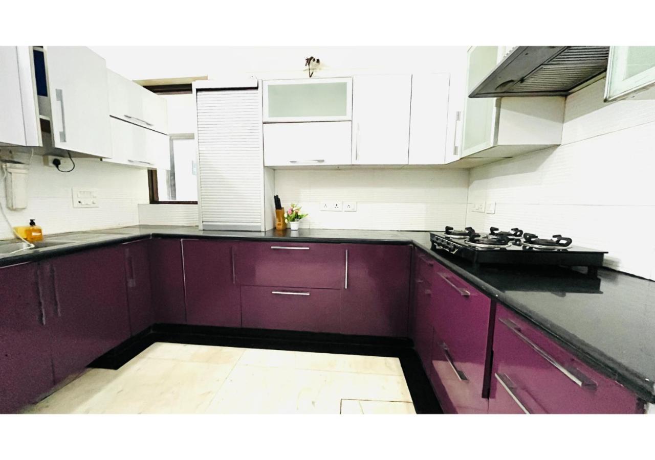 Apartment Bluo 2Bhk - Greater Kailash Lift Balcony Parking *